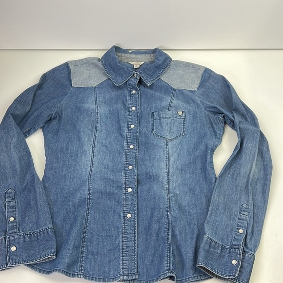 Guess two-tone Denim Chambray Pearl Snap  Blouse - Picture 6 of 12